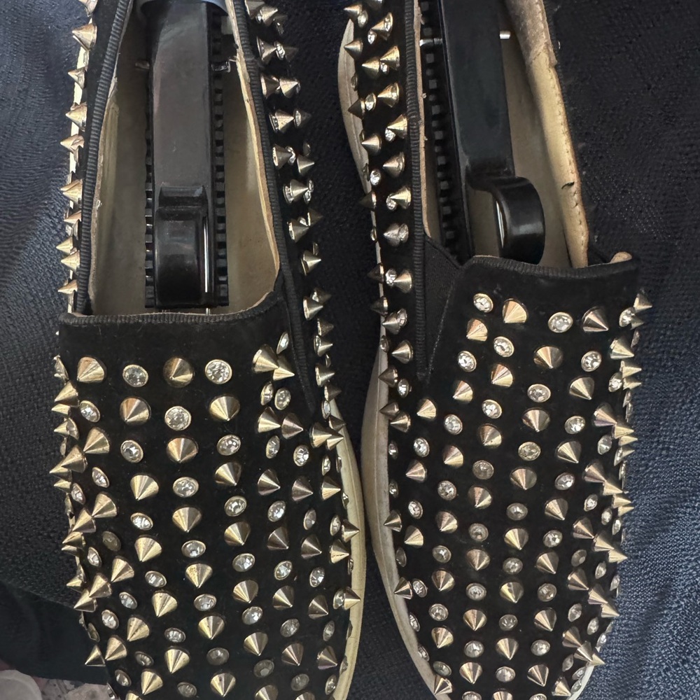 Christian Louboutin Studded Red and Cream Sole - Picture 2 of 6